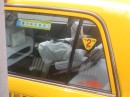 Tokyo12 038 * Wieder mal ein schlafender Japaner. Taxi fahren ist sowieso unntig anstrengend hier. * 2048 x 1536 * (1.12MB)